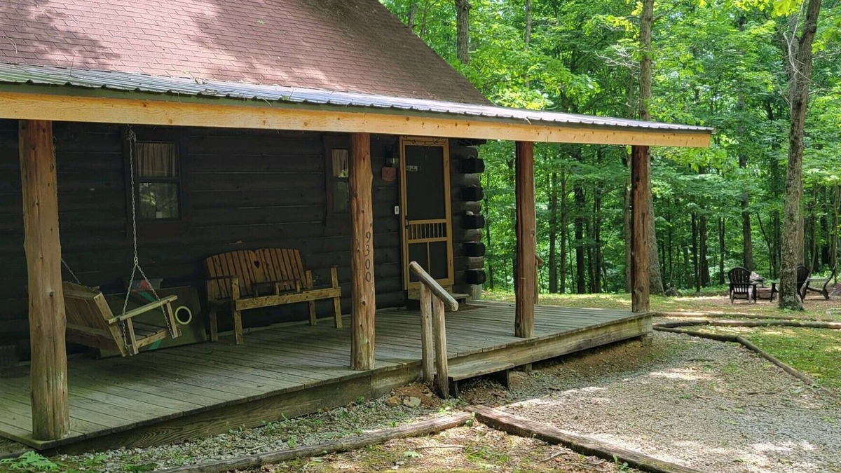 Mauckport Cabin | Enjoy a Hot Tub and a peaceful Cabin out in the country at High Ridge Cabins.