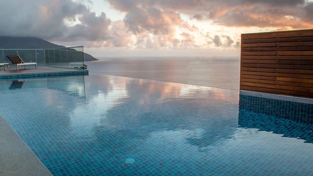 Glacis Villa | Enjoy a panorama of the Indian Ocean from a family-sized deck in the Seychelles!