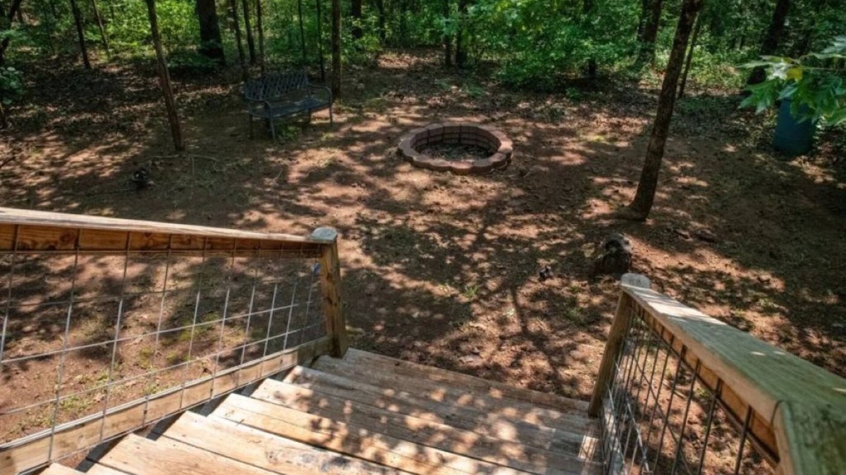 Lindale Cabin | Enjoy a Peaceful and Relaxing Stay Here at the Leanin Tree!