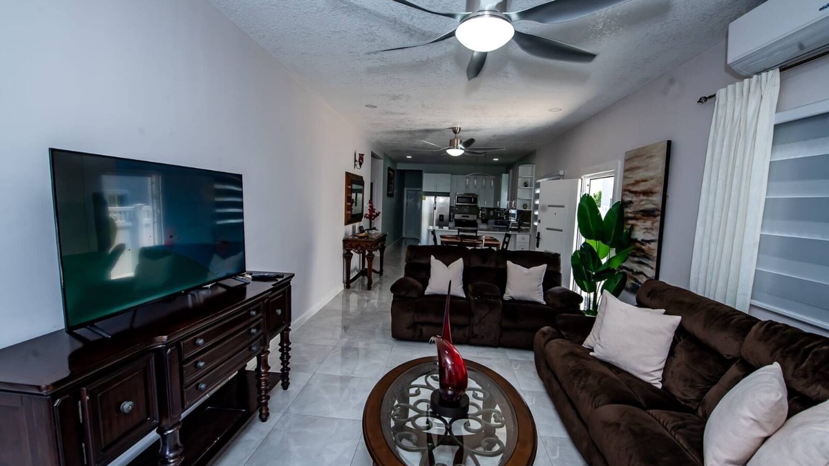 Portmore House | Enjoy a peaceful escape in our 3-bedroom Villa in Portmore with WiFi, AC.