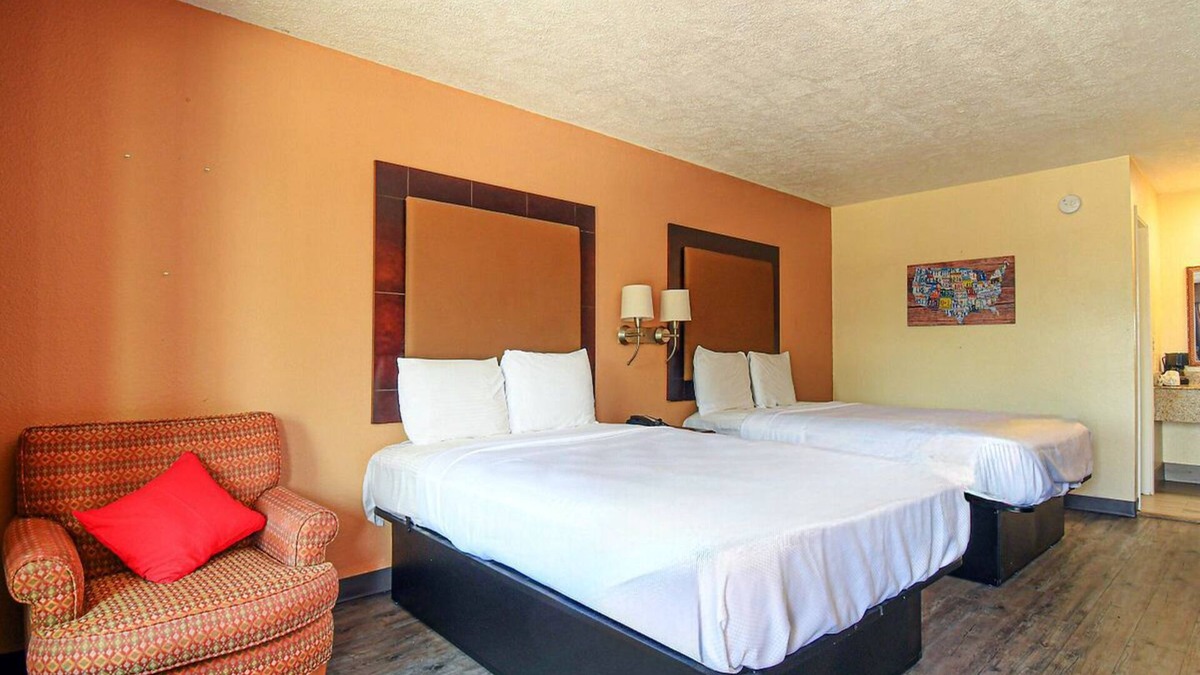 Conroe Hotel | Enjoy a Peaceful Stay with Essential Amenities and Complimentary Parking