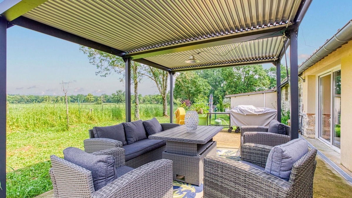 Septfonds House | Enjoy a relaxing and pleasant vacation in this tasteful and individual vacation apartment.
