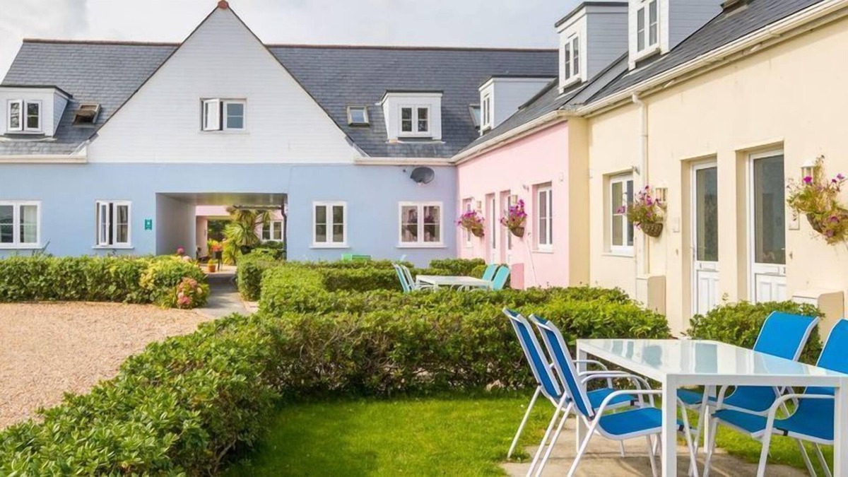 Le Vallon Cottage | Enjoy a Relaxing Break at the 4* Ellingham Cottages