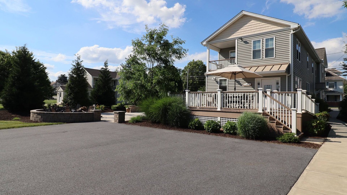 Mount Joy House | Enjoy a soak in the hot tub and a bonfire after exploring Lancaster County!
