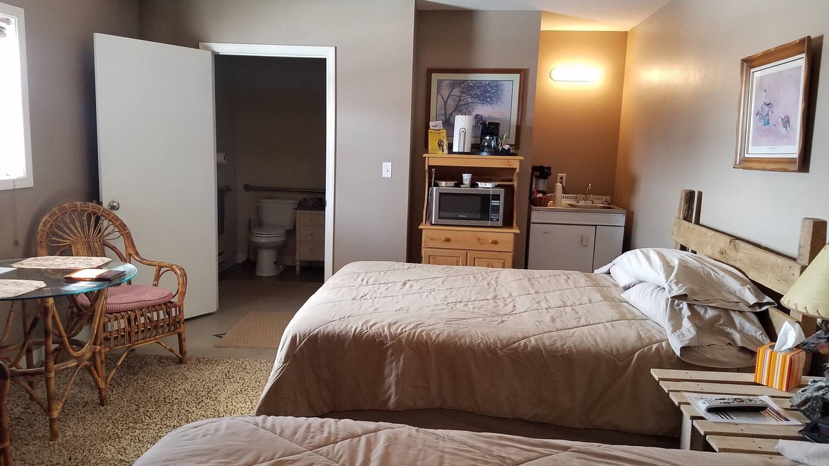 York County House | Enjoy a Stay at a Horse Motel in York, NE, Handicap Accessible/Pet Friendly