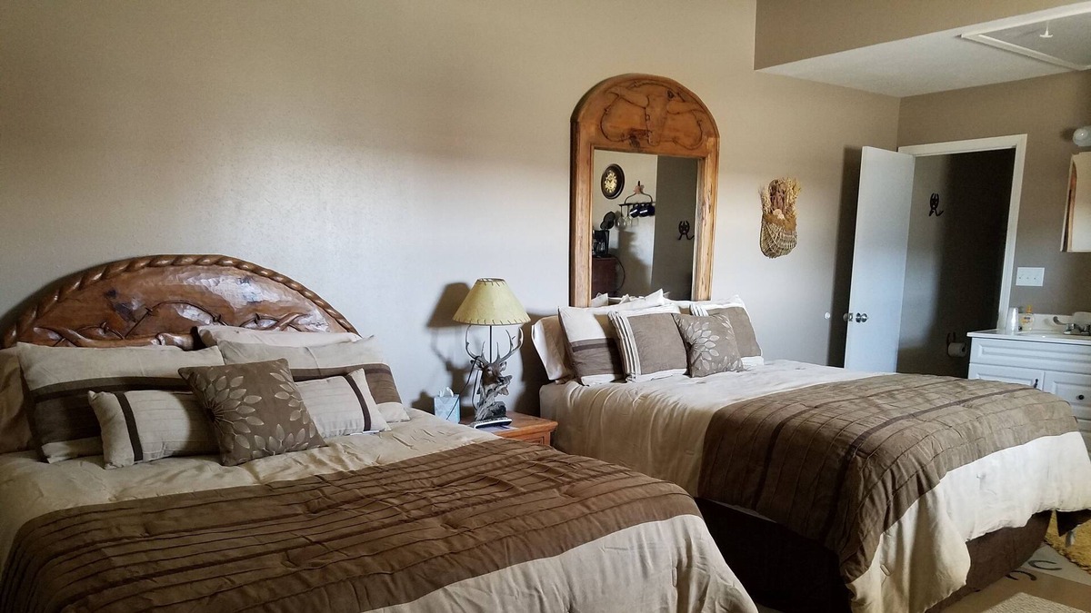 York County House | Enjoy a Stay at a Horse Motel in York, NE