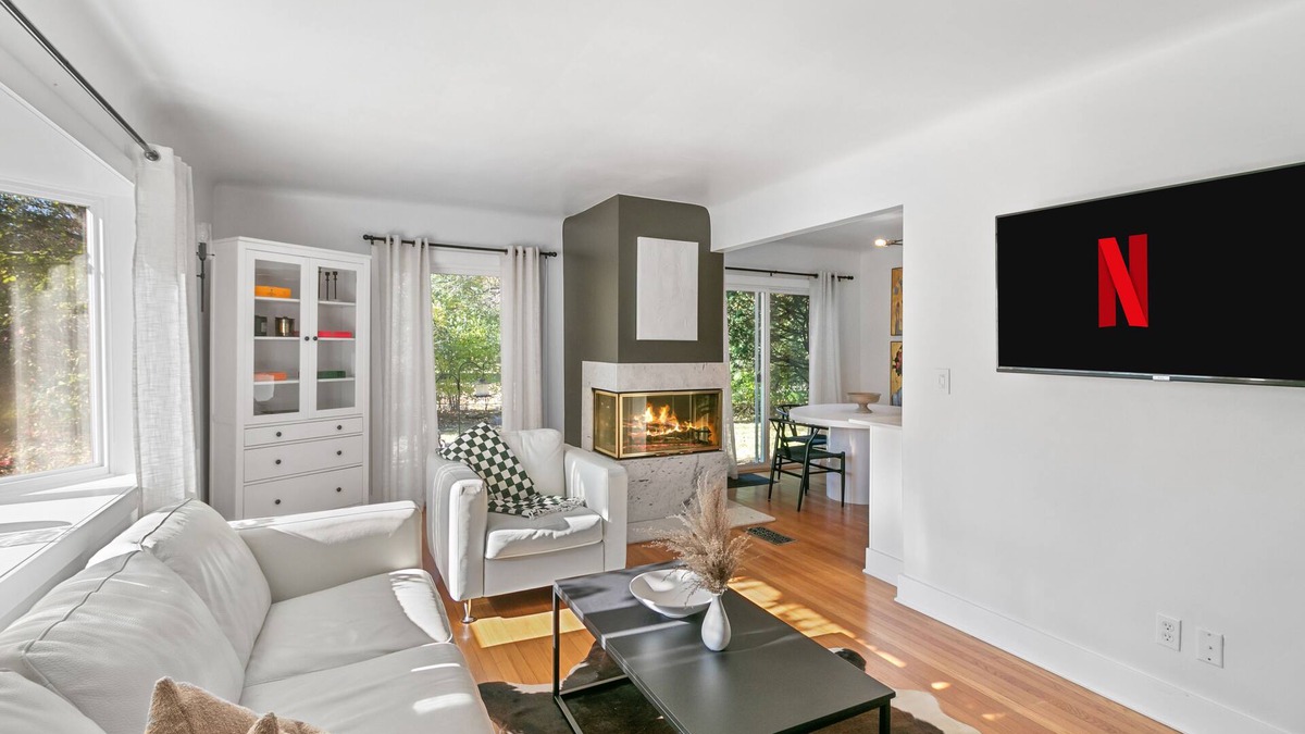 Oak Park Apartment | Enjoy a stay at this cozy lower flat in Oak Park Michigan