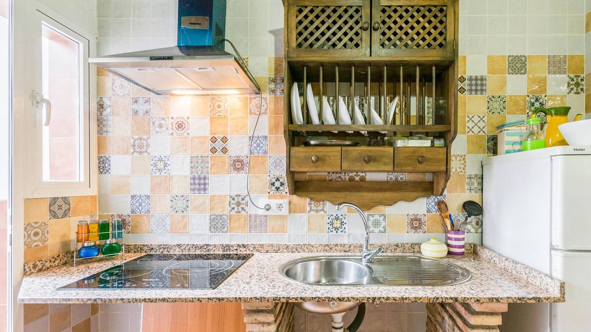 Spain House | Enjoy a sunny vacation in this Andalusian vacation home in El Centenillo.