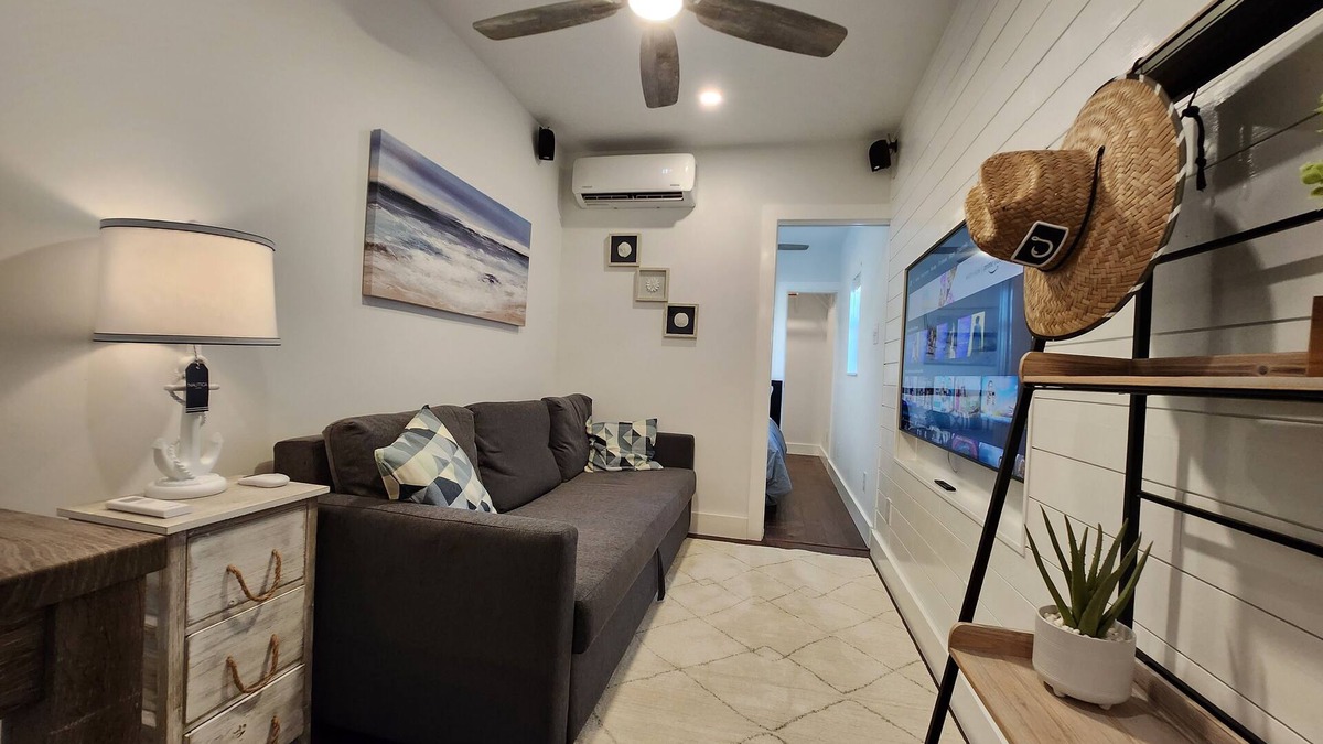 Manor Cabin | Enjoy a unique tiny-home getaway in peaceful Manor with AC, WiFi, and 13 acres!