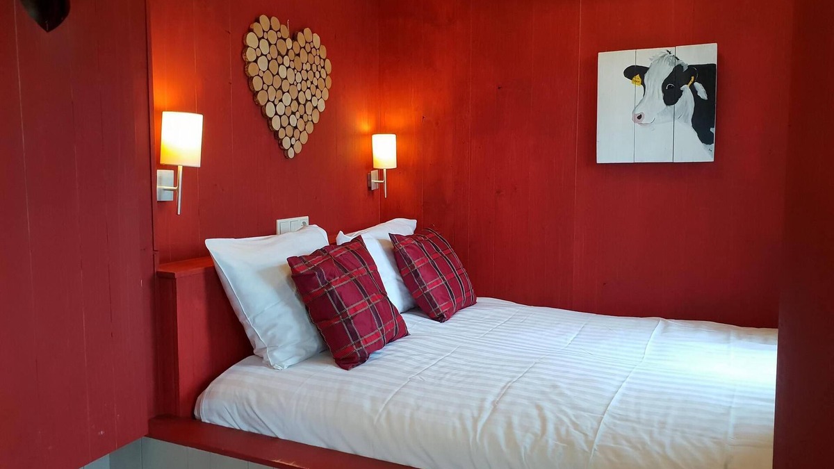 Oudeslius House | Enjoy a unique vacation, apartment with comfortable bed box, private wellness bathroom and plenty of recreation for the whole family. Relax on the sunny terrace, enjoy fresh rolls and delicious coffee every day and discover the region.