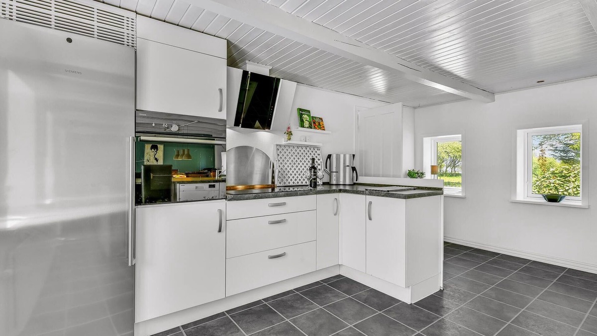 Thisted House | Enjoy a wonderful vacation in the bright and modern rooms of this vacation home.