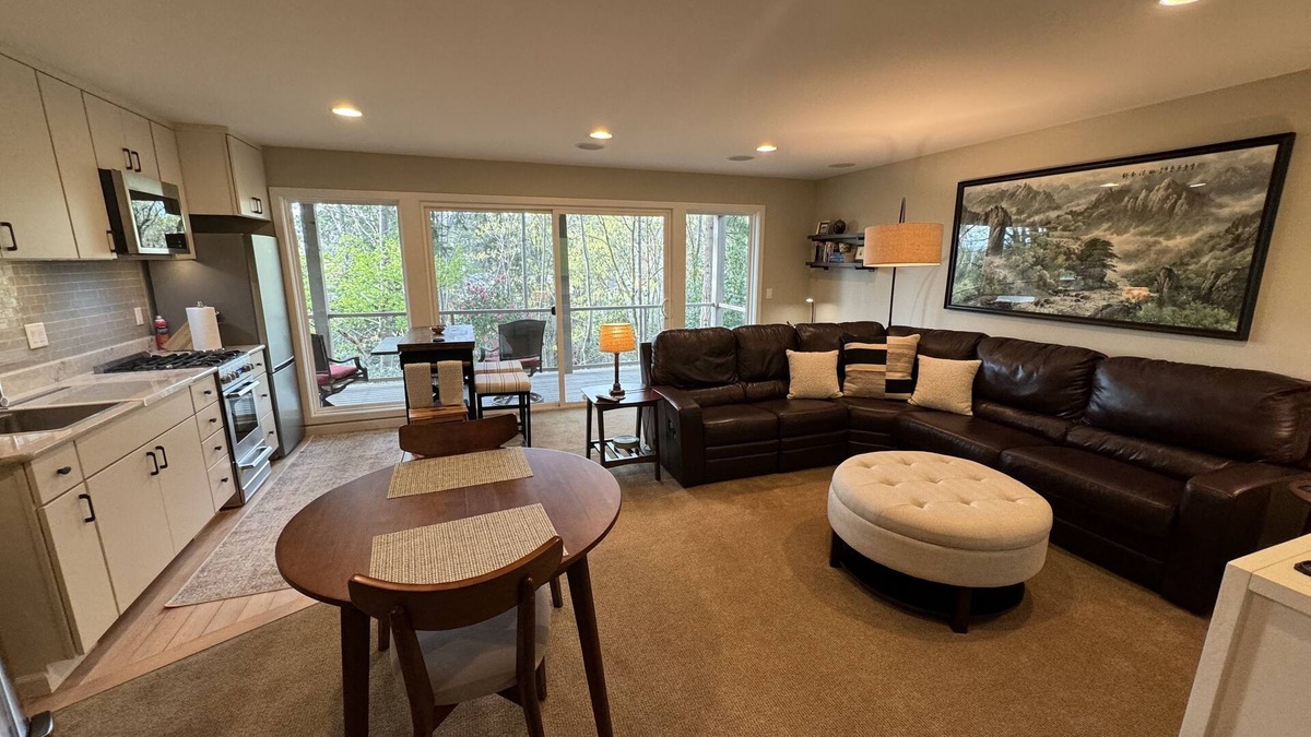Hawthorne Hills Apartment | Enjoy all the comforts of home in a safe, wooded area of NE Seattle, close to UW