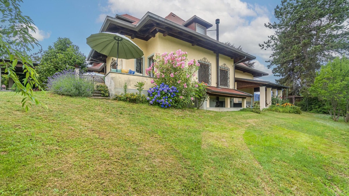 Lessona House | Enjoy an unforgettable vacation in this inviting vacation home!