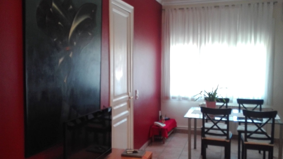 La Nova Esquerra de l'Eixample Apartment | Enjoy Barcelona from our central, sunny and quiet apartament.