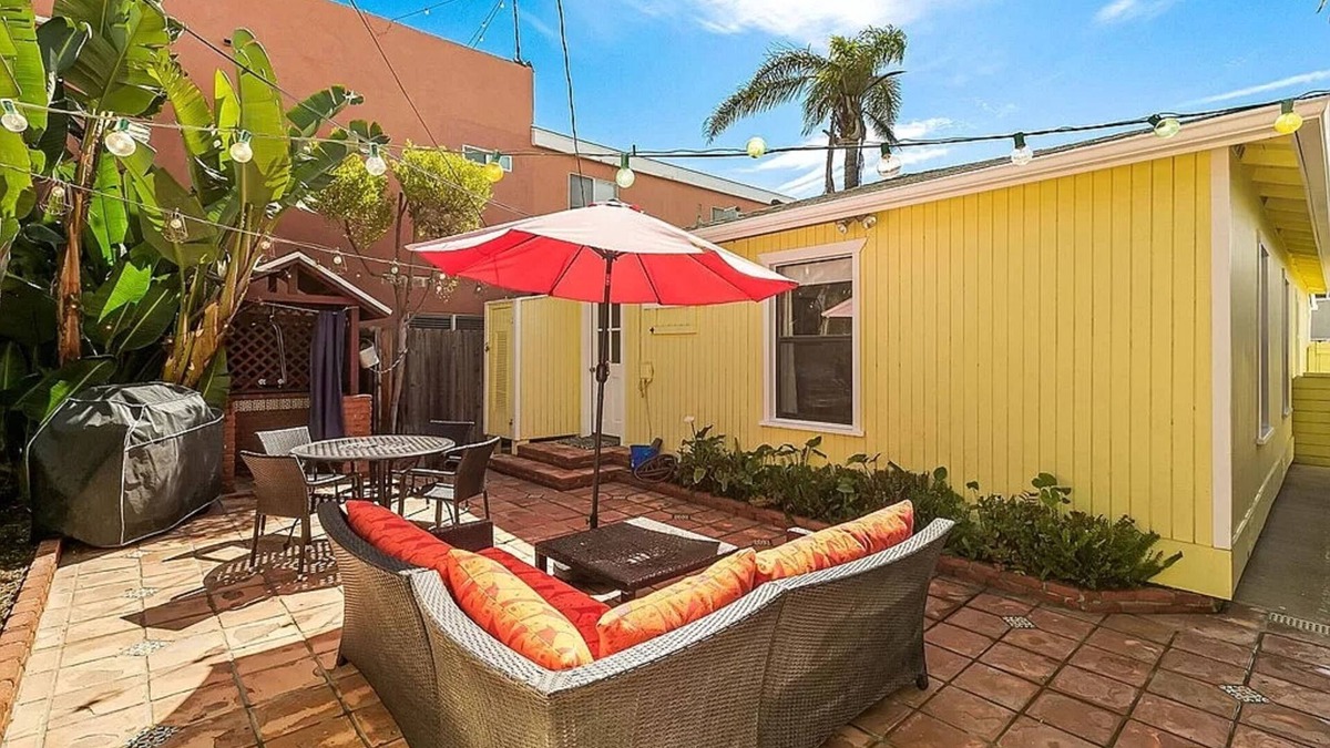 Silver Strand Cottage | Enjoy Beachlife in Quaint Beach House 4 min walk to beach