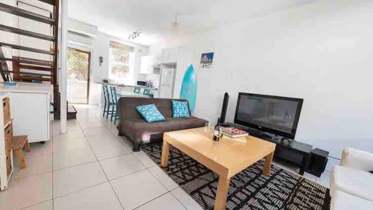 Henley Beach House | Enjoy beachside vibes at beautiful Henley Beach!