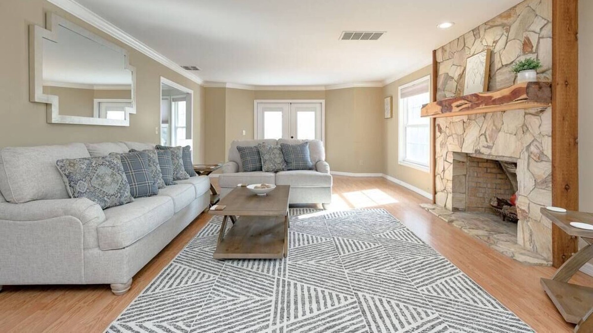 Ormond Beach House | Enjoy Beautiful Ormond Beach 4BR Apt WiFi & Pool