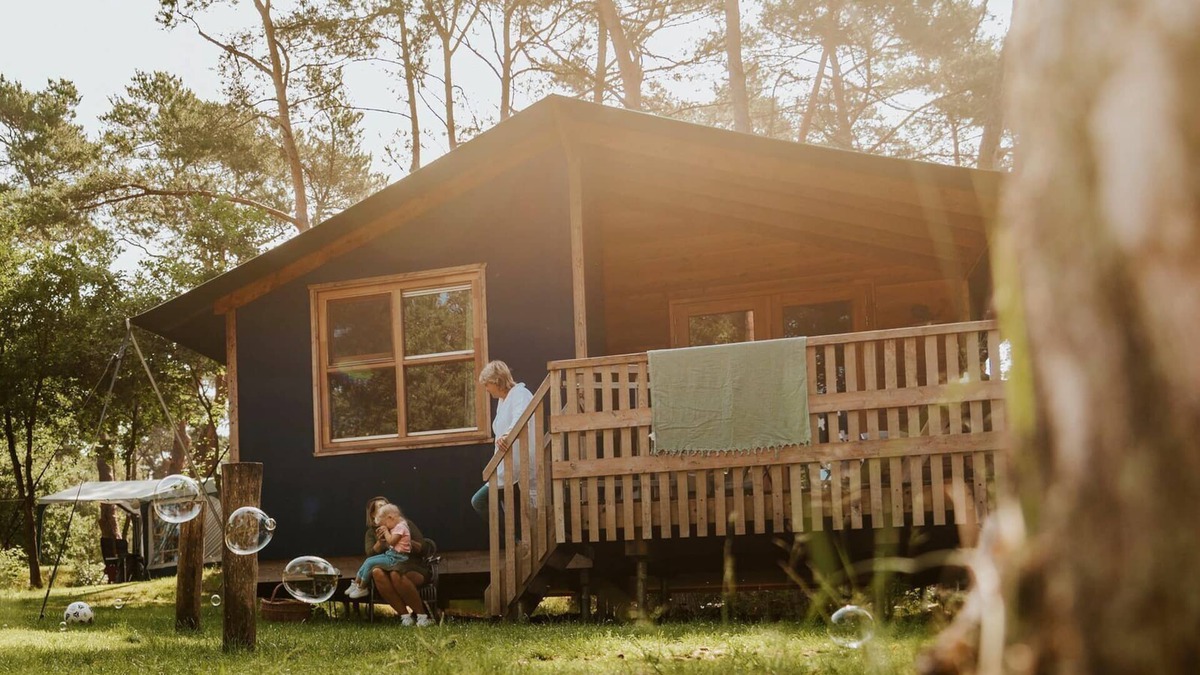 Beerze Cabin | Enjoy camping with the ultimate in glamping comfort!