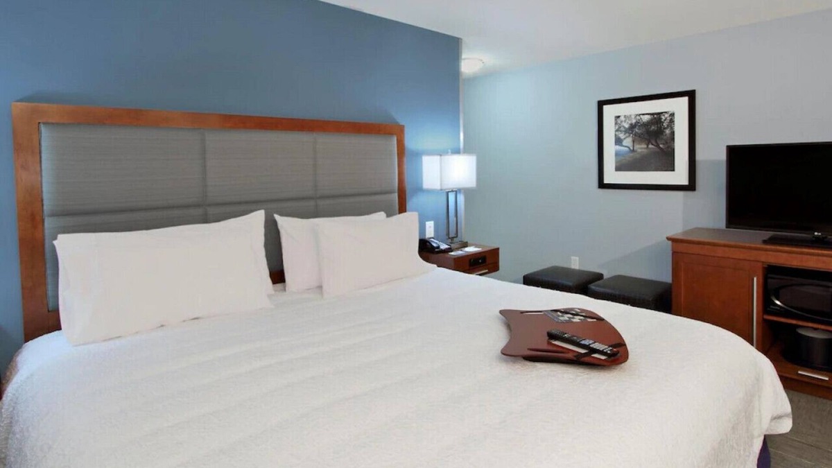 Richland House | Enjoy Chic Relaxation in Your Stunning Room