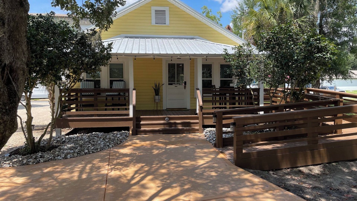 Crawfordville Cottage | Enjoy Crawfordville at the Courtyard’s Oyster Cottage