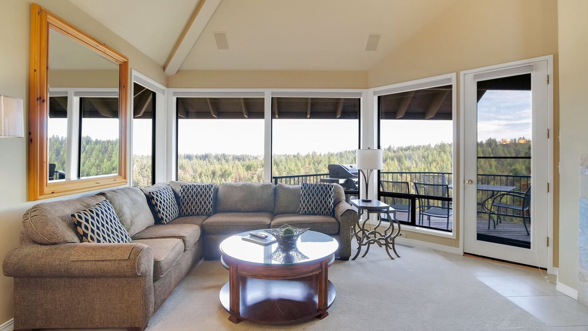 Century West Condo | Enjoy Deschutes River Views from Beautiful 2-Bedroom Mt. Bachelor Village Condo