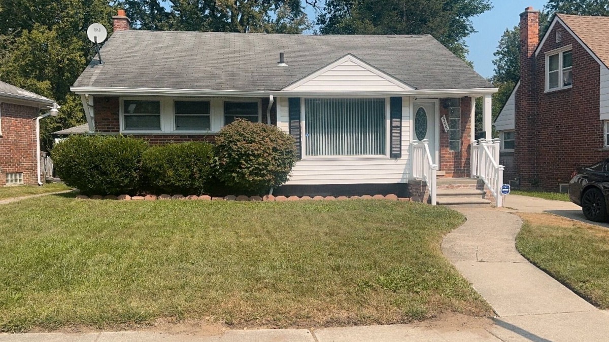 Detroit House | Enjoy Detroit’s Luxury Arcade Funhouse Getaway!