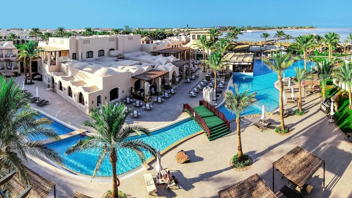 Makadi Bay House | Enjoy Direct Beach Access at Luxurious Seaside Room with Outdoor Pools