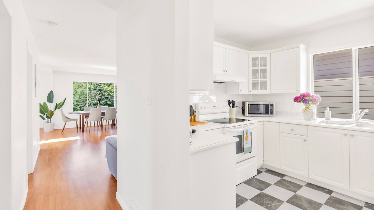 North Vancouver House | Enjoy downtown skyline and mountain views!- 90 days minimum