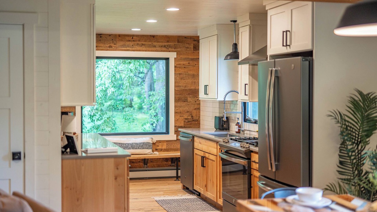 Riverside House | Enjoy Duluth's best trails/parks from our backyard with Outdoor Sauna