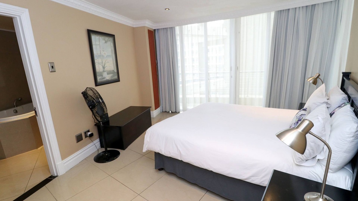 Durban Apartment | Enjoy Durbans Finest area along the beach