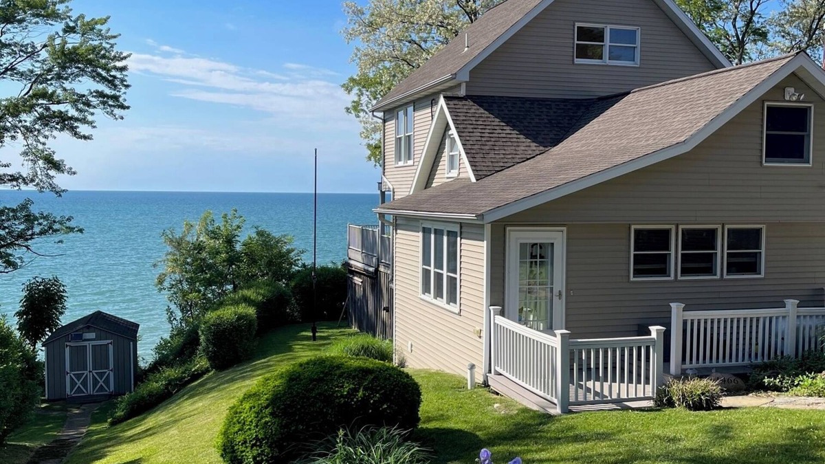 North East House | Enjoy fall on the lake - colorful leaves, the grape harvest. Or, Winter snuggle.