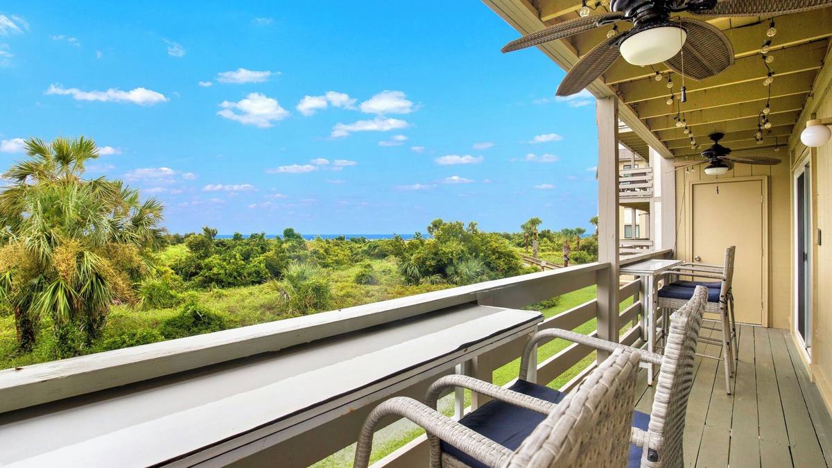 Tybee Island Condo | Enjoy Happy Hour on Tybee, Ocean View & Pool Access