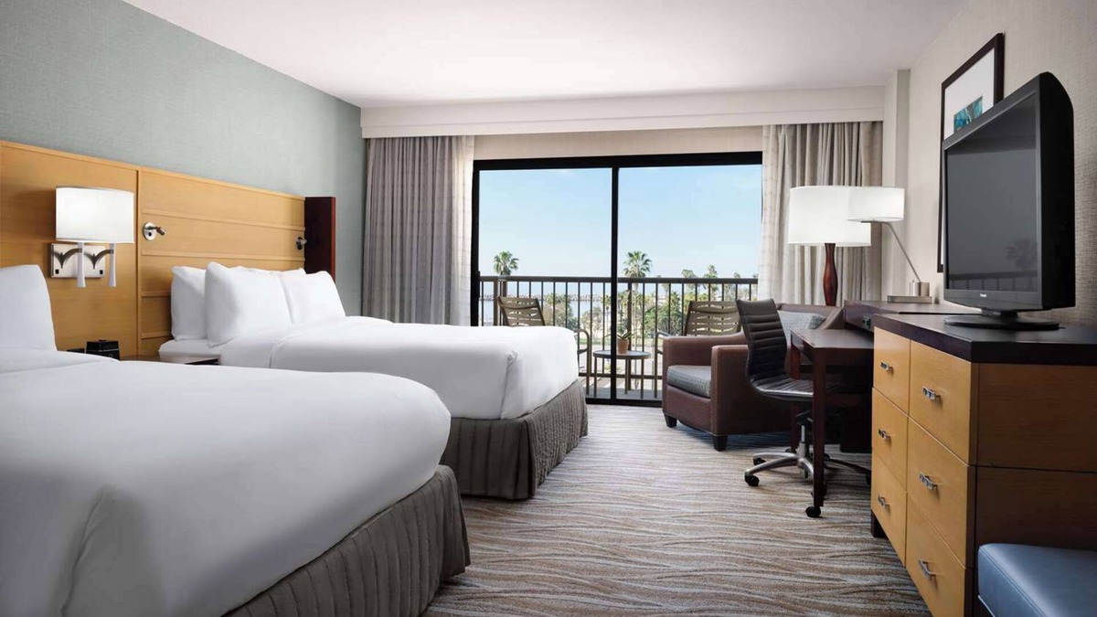 South Redondo Hotel | Enjoy Homey Comfort! Pet-Friendly Stay Close to Hermosa Beach Pier