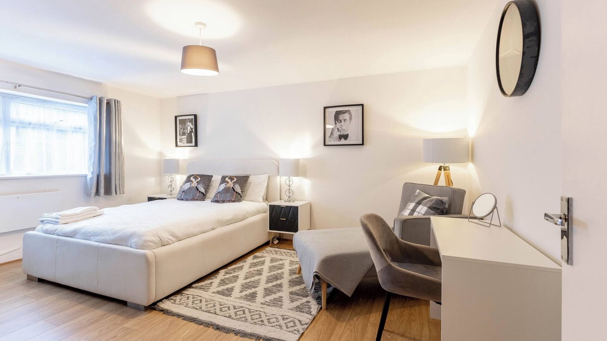 Chadwell Apartment | Enjoy In This Comfortable 1Bed Apartment with Fully Equipped Kitchen in Chadwell