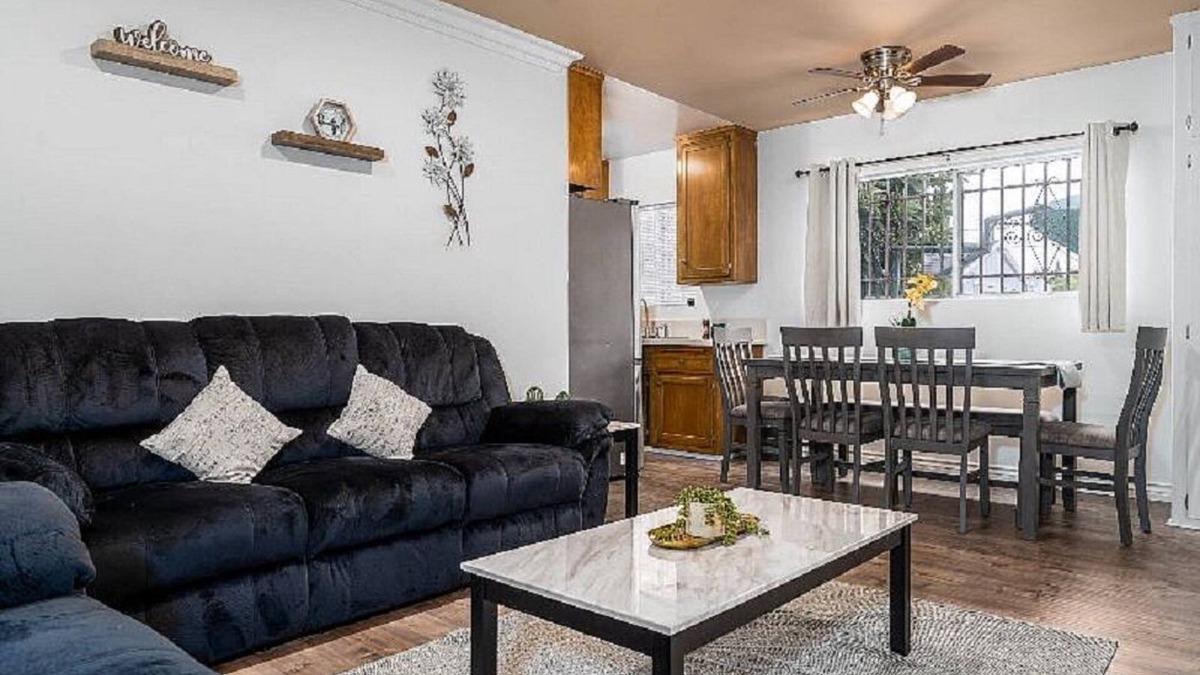 Inglewood Apartment | Enjoy Inglewood at its finest, unit 3, lower 2 bedroom, Samsung air fryer oven.