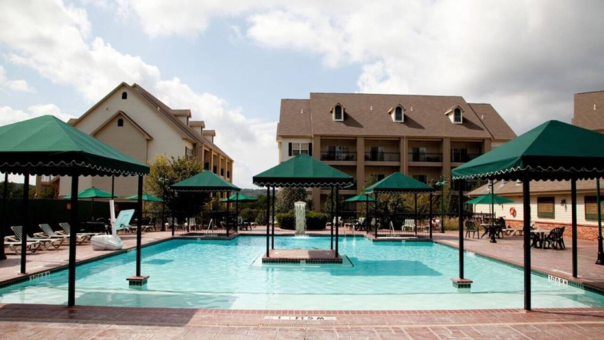 Branson Hotel | Enjoy Kitchen Convenience at Relaxing Villa Near Top Attractions