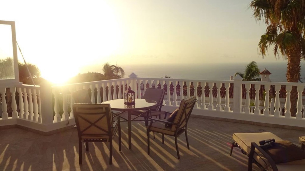 Candelaria House | Enjoy life away from mass tourism with a fantastic sea view!