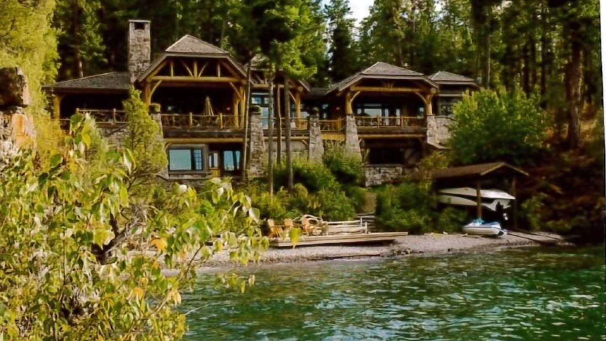 Finley Point Apartment | Enjoy lodge style private luxury with a secluded beach and cove.