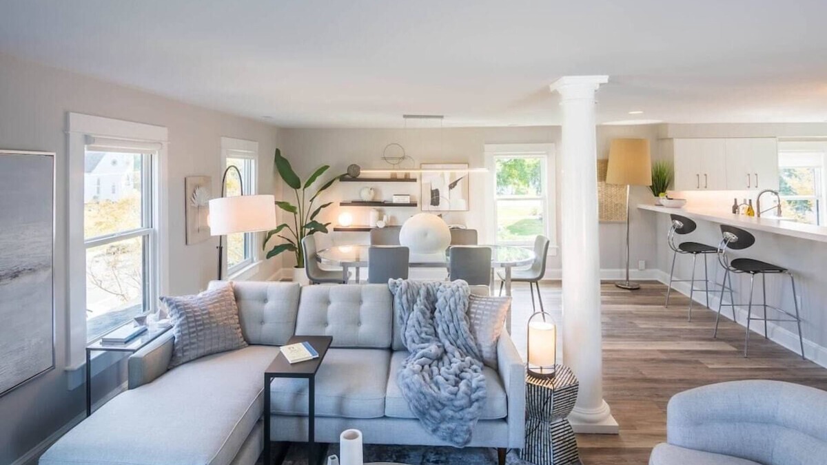 Irvington Apartment | Enjoy Lux In-Town Stay Above Wine Bar