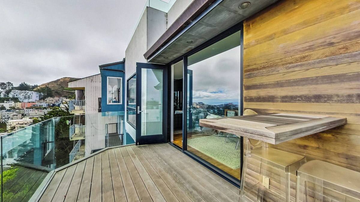 Eureka Valley House | Enjoy luxury-level living in San Francisco, in this spacious, comfortable house with modern appointments, free street parking and gorgeous views.