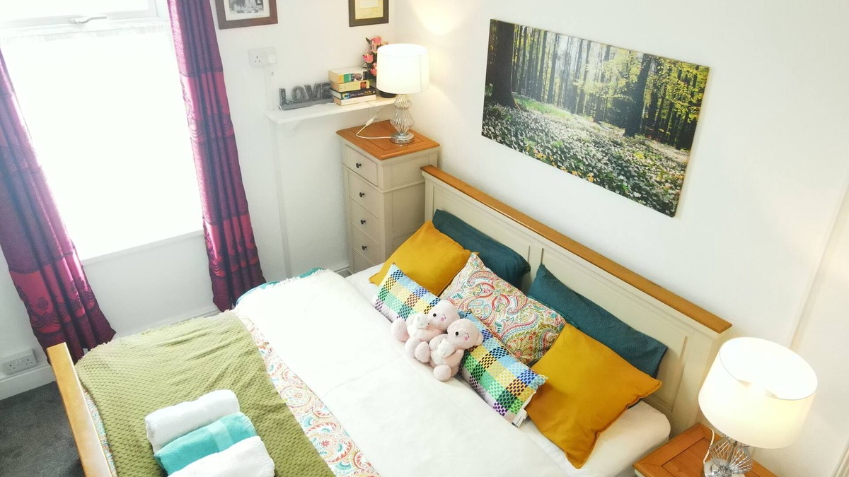 Newport Apartment | Enjoy Modern Living 🛋 Free Wifi 📶 in Kingston Newport 2 Bedroom Apartment 🏢