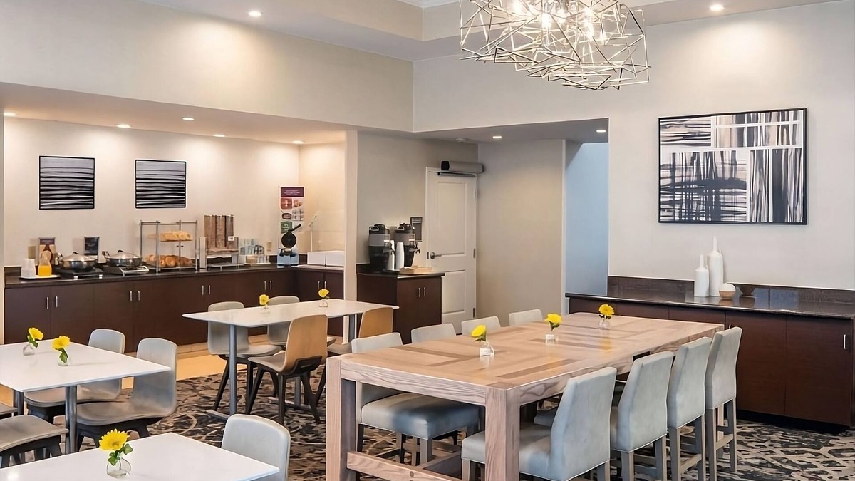 Brentwood Apartment | Enjoy Nashville With Your Family, Full Kitchen, Free Breakfast & Pool!