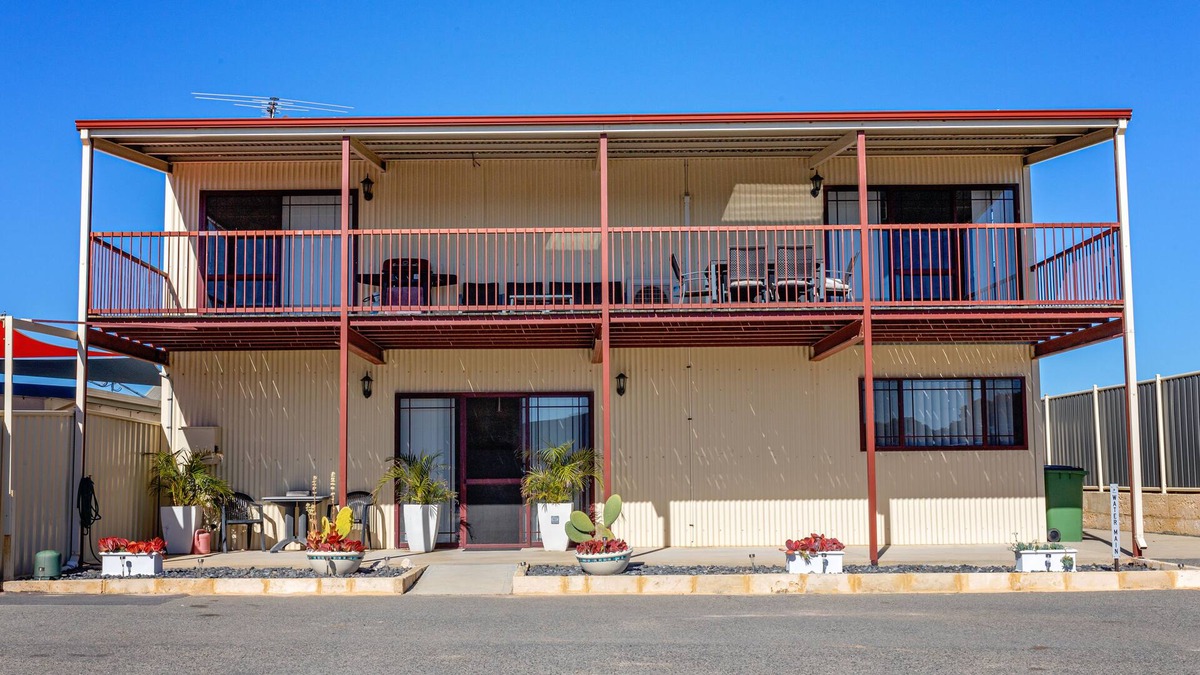 Leeman House | Enjoy ocean Views and fishing.