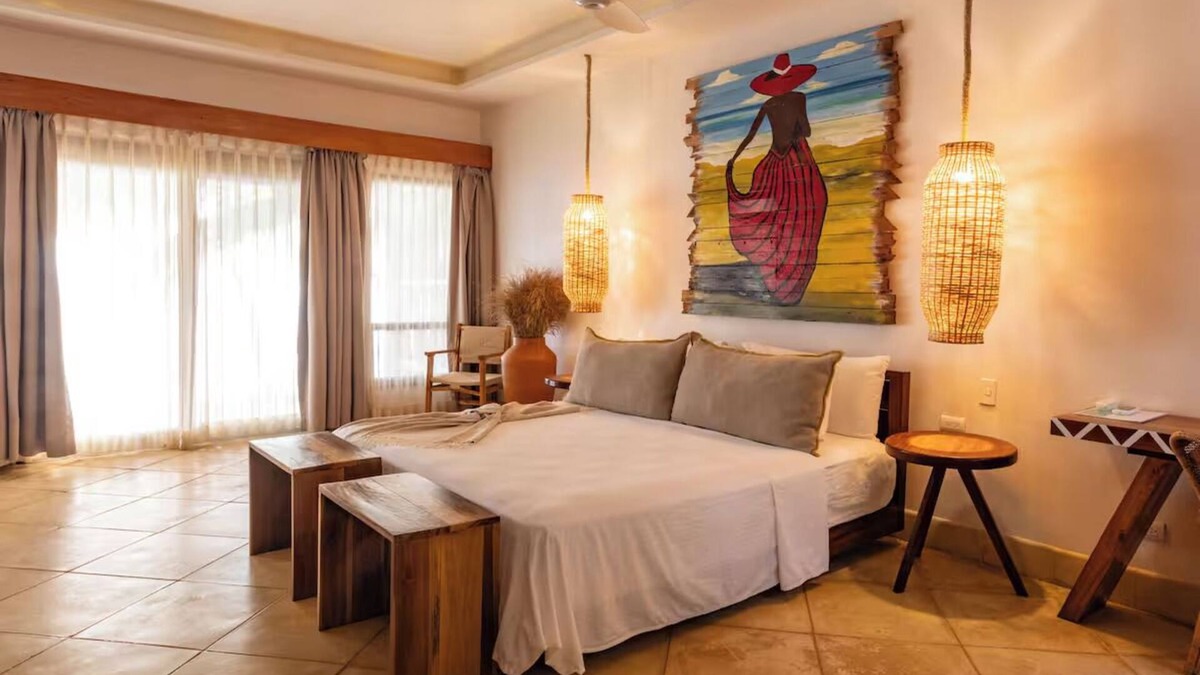 Little Corn Island Hotel | Enjoy Paradise Beach at Charming Tropical Villa in Little Corn Island, Pool