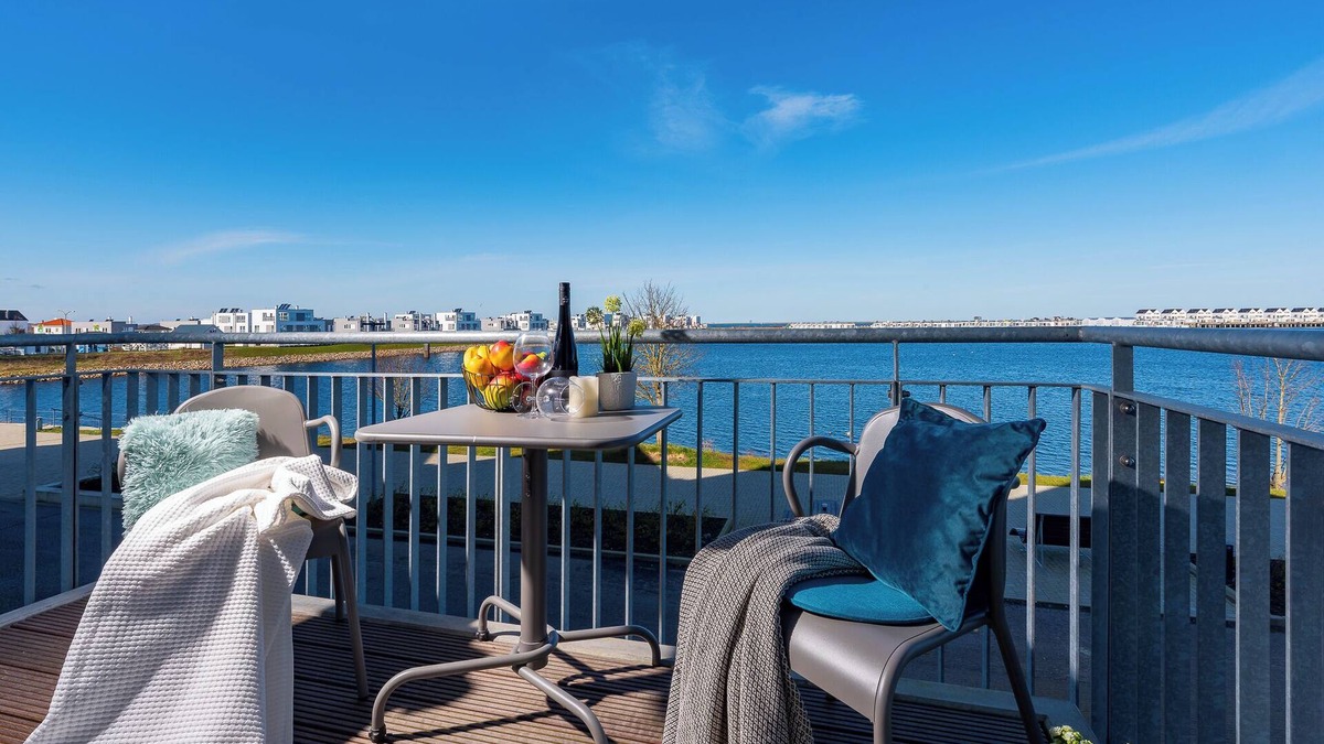 Olpenitz Apartment | Enjoy - parking space, balcony, washing machine, 1st row on the water, harbor view