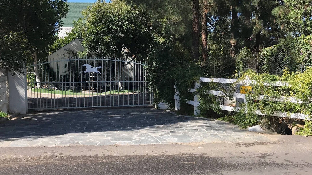 Escondido House | Enjoy Peace & Quite of Country Living Near the Attractions of the City
