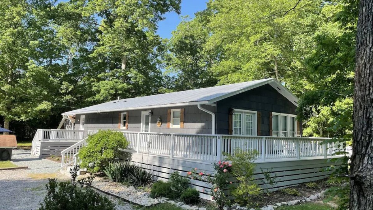 Macon House | Enjoy peaceful lake life at the Cozy Lake Gaston Estates Cottage!
