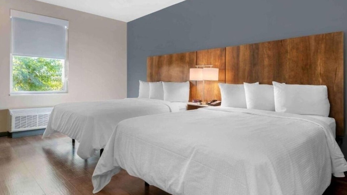 Sparks Hotel | Enjoy Roomy Accommodations Just Steps from Sparks Marina