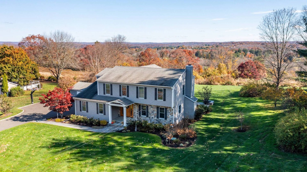 Newtown House | Enjoy Sip O Sun - Hot Tub, Pizza Oven, Stunning Views, close to dining, shopping, town