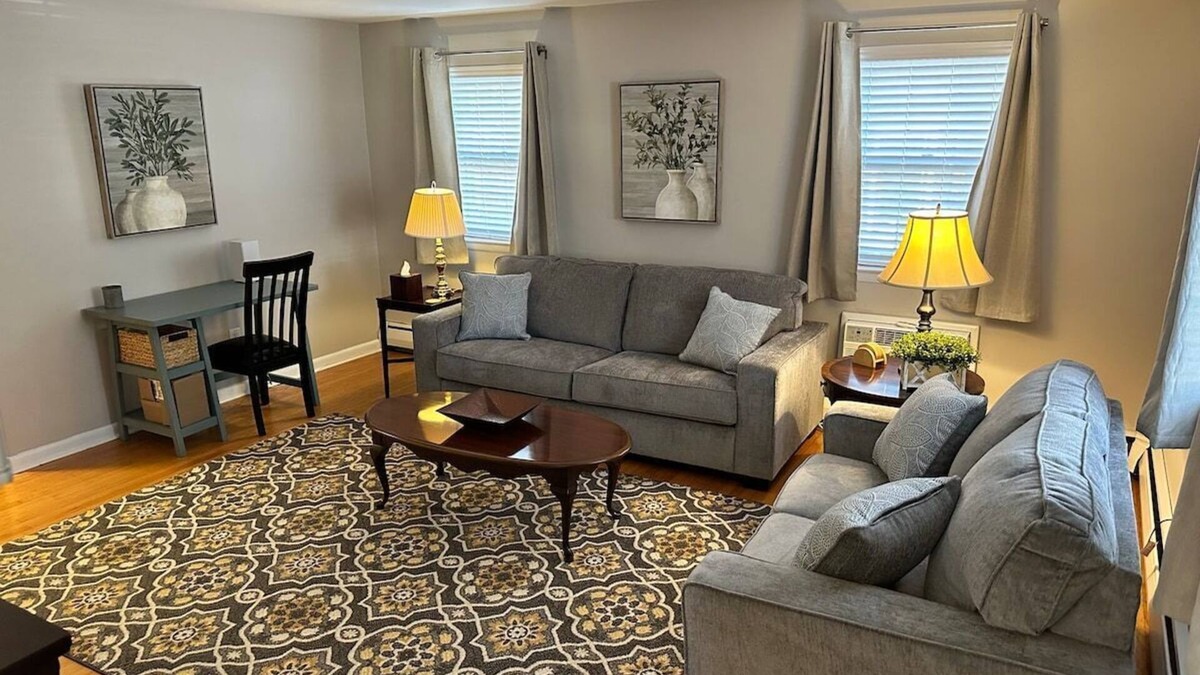 Narberth Apartment | Enjoy Small Town America in this quiet, friendly and quaint Main Line Philly town of Narberth